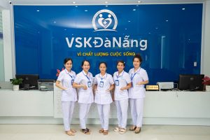 Đội ngũ nhân viên y tế chăm sóc khách hàng tận tâm